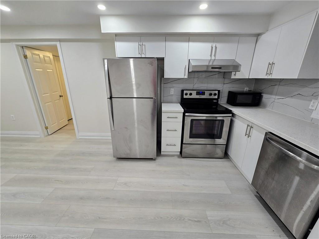 147 Langlaw Street, Cambridge, ON - Indoor Photo Showing Kitchen