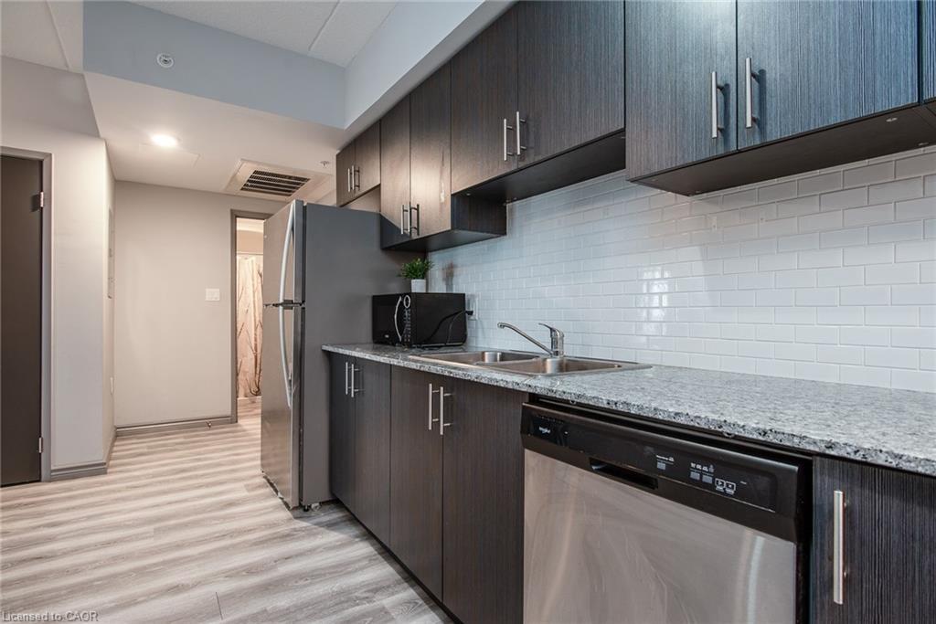 609F-275 Larch Street, Waterloo, ON - Indoor Photo Showing Kitchen With Double Sink