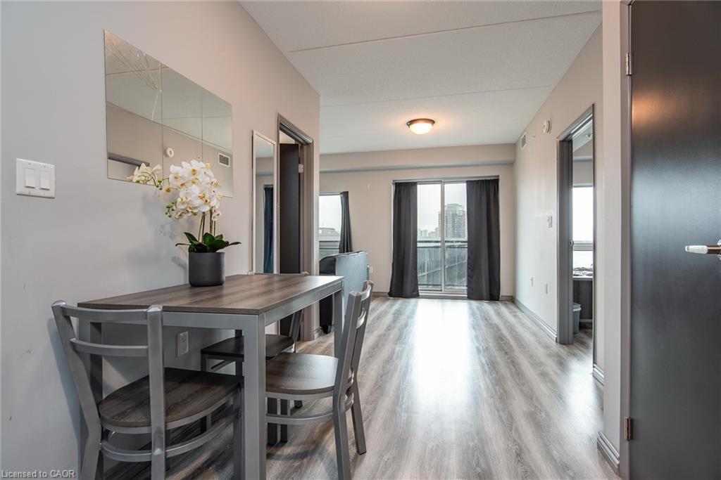 609F-275 Larch Street, Waterloo, ON - Indoor Photo Showing Dining Room