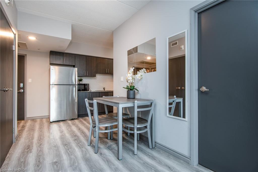 609F-275 Larch Street, Waterloo, ON - Indoor