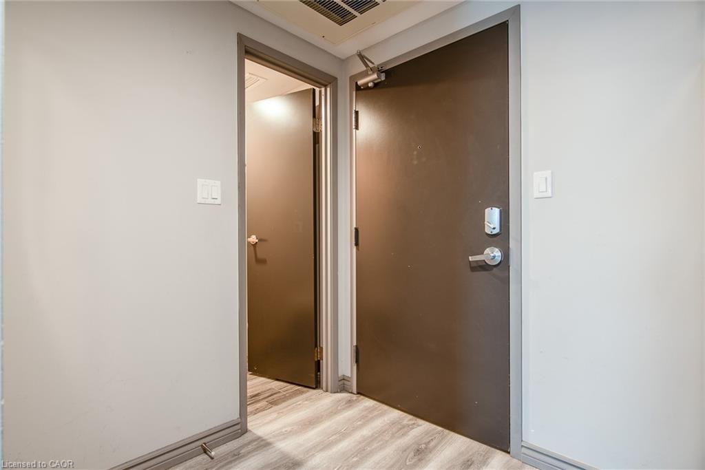 609F-275 Larch Street, Waterloo, ON - Indoor