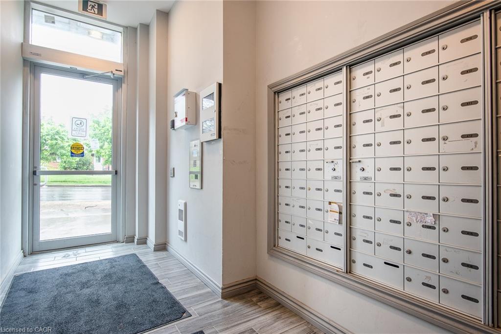 609F-275 Larch Street, Waterloo, ON - Indoor Photo Showing Other Room