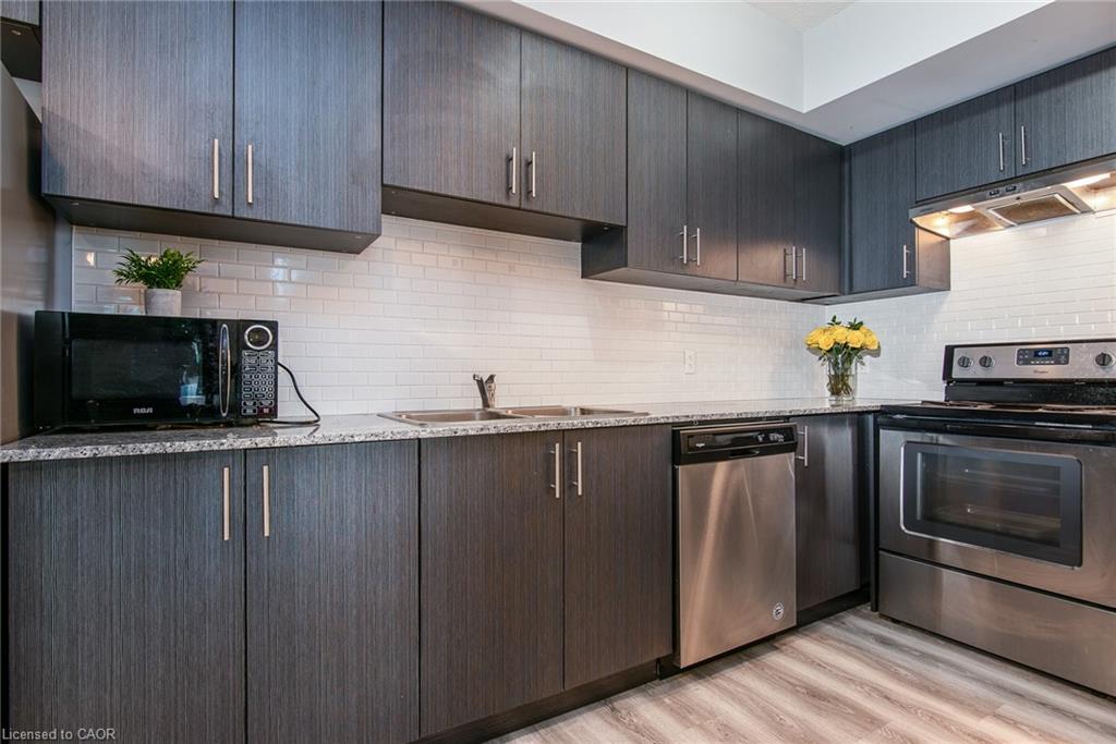 609F-275 Larch Street, Waterloo, ON - Indoor Photo Showing Kitchen With Double Sink