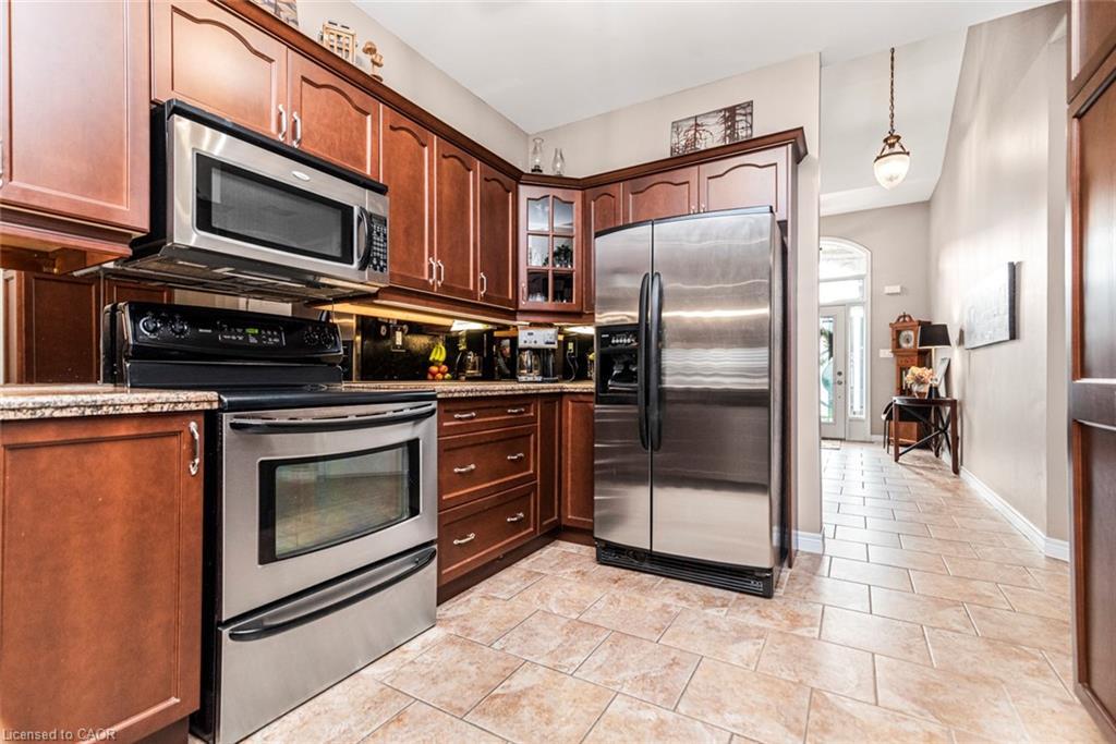 13 Mulligan Trail, Hamilton, ON - Indoor Photo Showing Kitchen