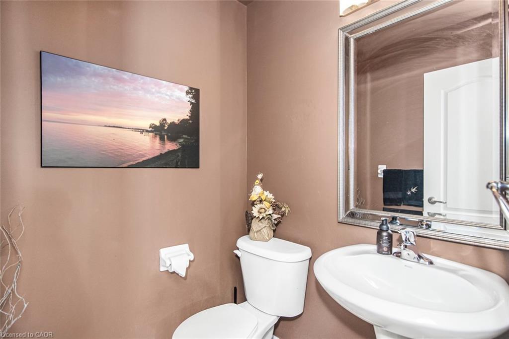 13 Mulligan Trail, Hamilton, ON - Indoor Photo Showing Bathroom