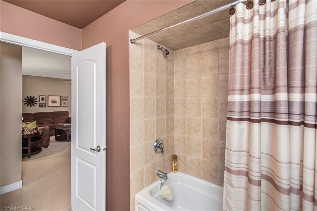 13 Mulligan Trail, Hamilton, ON - Indoor Photo Showing Bathroom