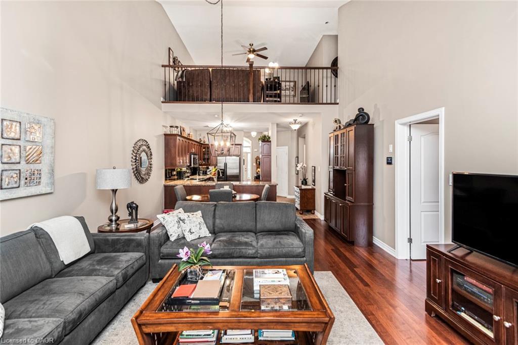 13 Mulligan Trail, Hamilton, ON - Indoor Photo Showing Living Room