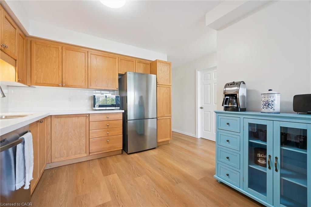 3-151 Clairfields Drive, Guelph, ON - Indoor Photo Showing Kitchen