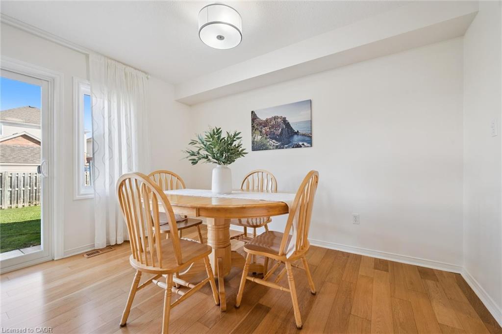 3-151 Clairfields Drive, Guelph, ON - Indoor Photo Showing Dining Room