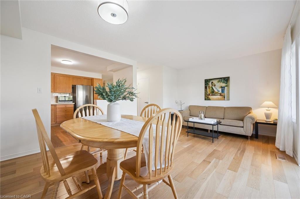 3-151 Clairfields Drive, Guelph, ON - Indoor Photo Showing Dining Room