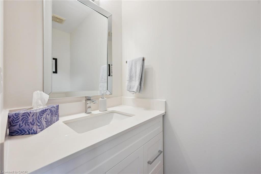 3-151 Clairfields Drive, Guelph, ON - Indoor Photo Showing Bathroom