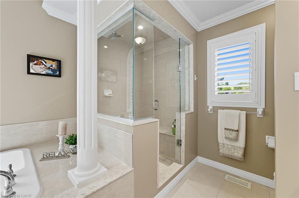 20 Lorupe Court, Ancaster, ON - Indoor Photo Showing Bathroom