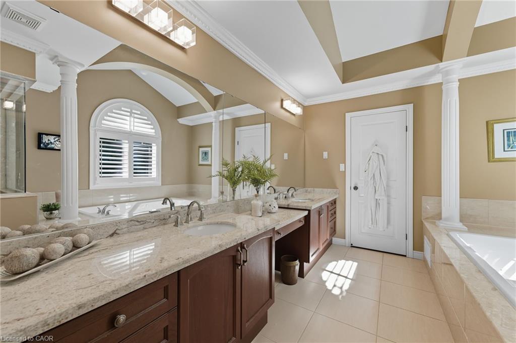20 Lorupe Court, Ancaster, ON - Indoor Photo Showing Bathroom