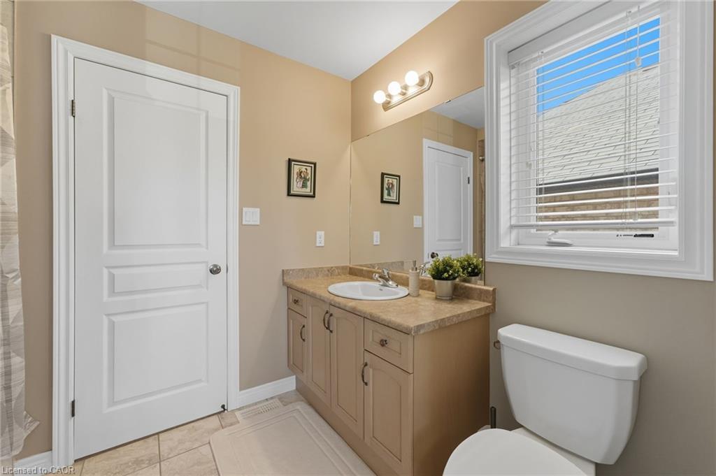 20 Lorupe Court, Ancaster, ON - Indoor Photo Showing Bathroom