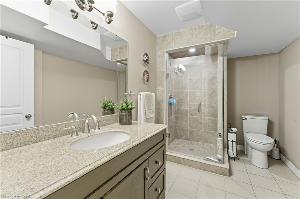 20 Lorupe Court, Ancaster, ON - Indoor Photo Showing Bathroom