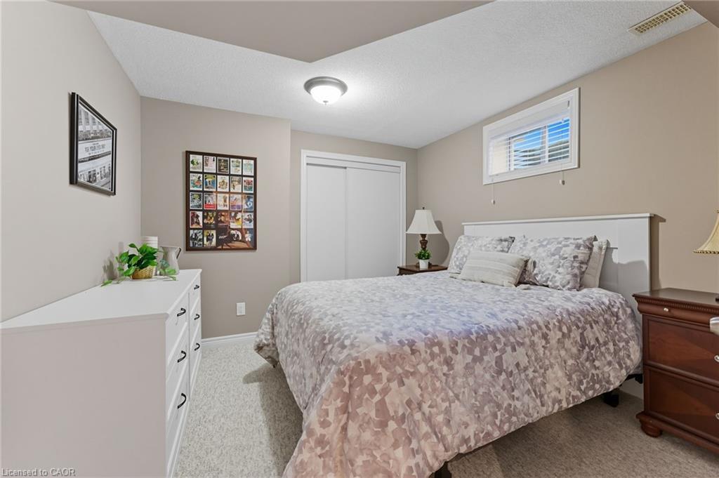 20 Lorupe Court, Ancaster, ON - Indoor Photo Showing Bedroom