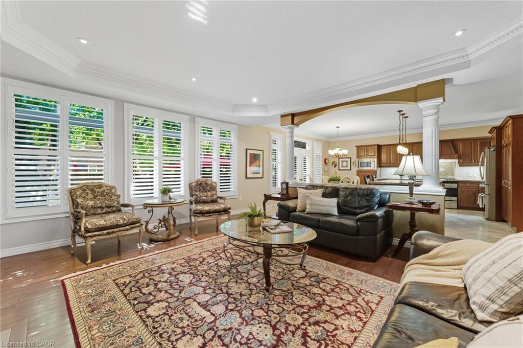 20 Lorupe Court, Ancaster, ON - Indoor Photo Showing Living Room