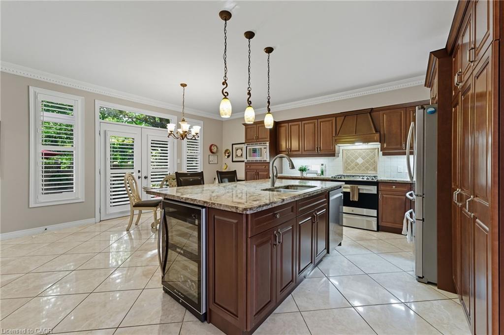 20 Lorupe Court, Ancaster, ON - Indoor Photo Showing Kitchen