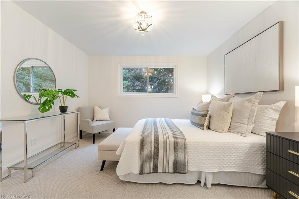 3150 Bentworth Drive, Burlington, ON - Indoor Photo Showing Bedroom