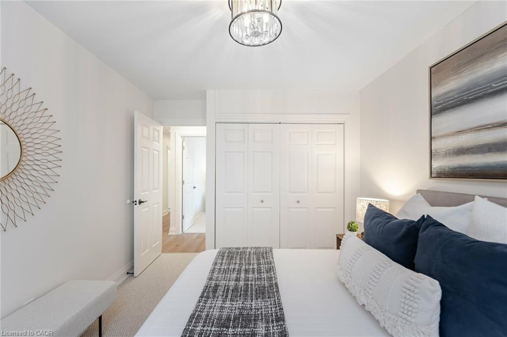3150 Bentworth Drive, Burlington, ON - Indoor Photo Showing Bedroom