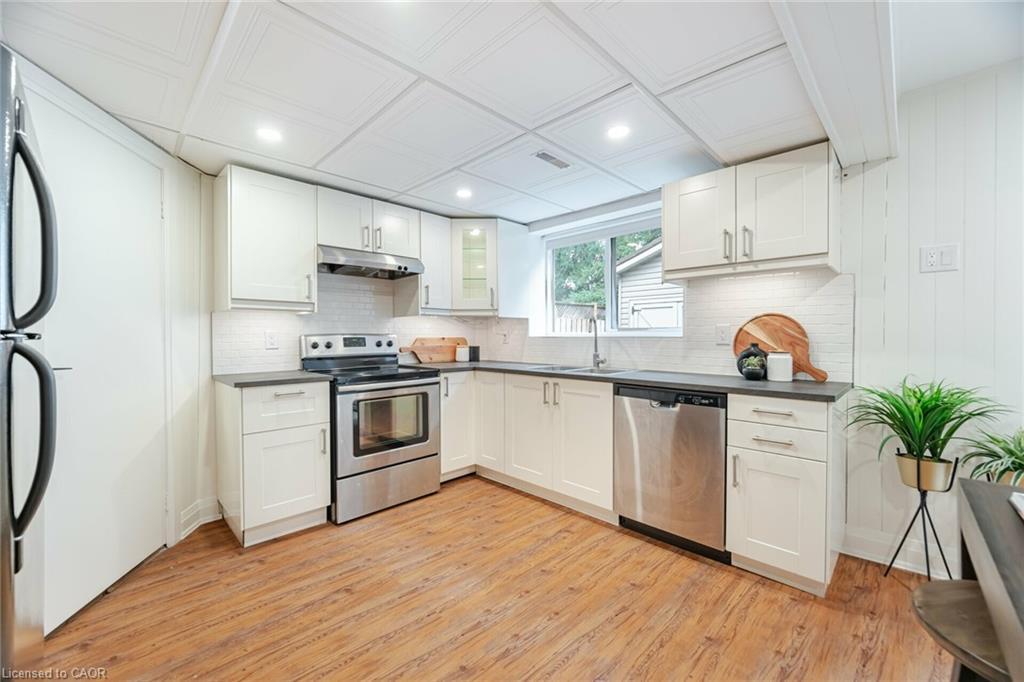 3150 Bentworth Drive, Burlington, ON - Indoor Photo Showing Kitchen