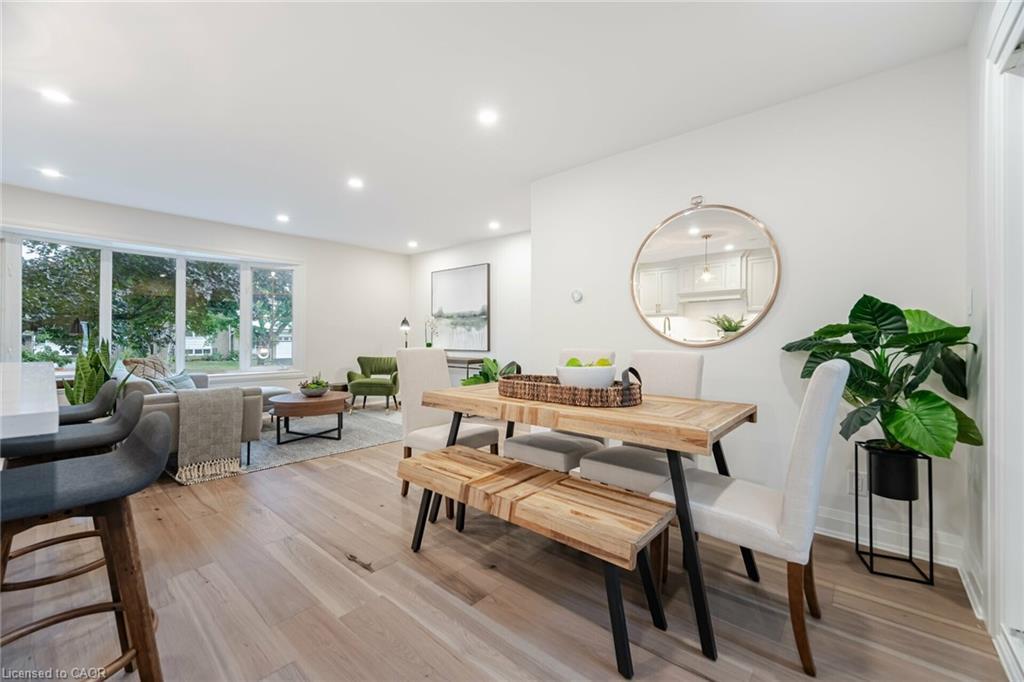 3150 Bentworth Drive, Burlington, ON - Indoor