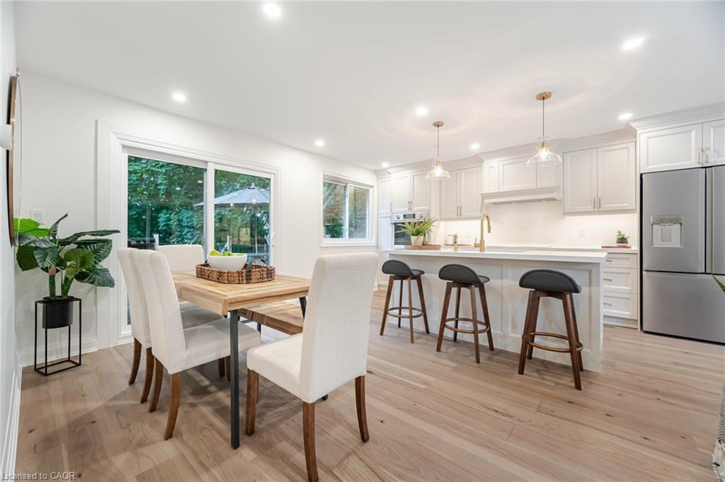 3150 Bentworth Drive, Burlington, ON - Indoor