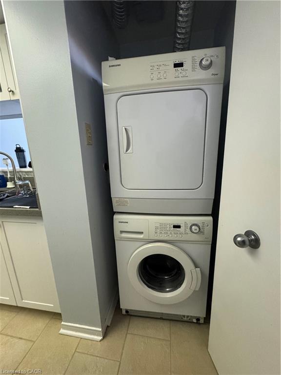 306-75 King Street E, Mississauga, ON - Indoor Photo Showing Laundry Room