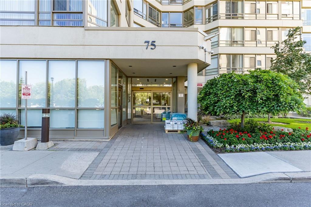 306-75 King Street E, Mississauga, ON - Outdoor