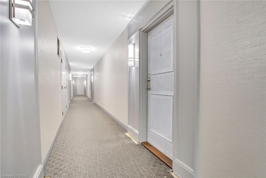 306-75 King Street E, Mississauga, ON - Indoor Photo Showing Other Room