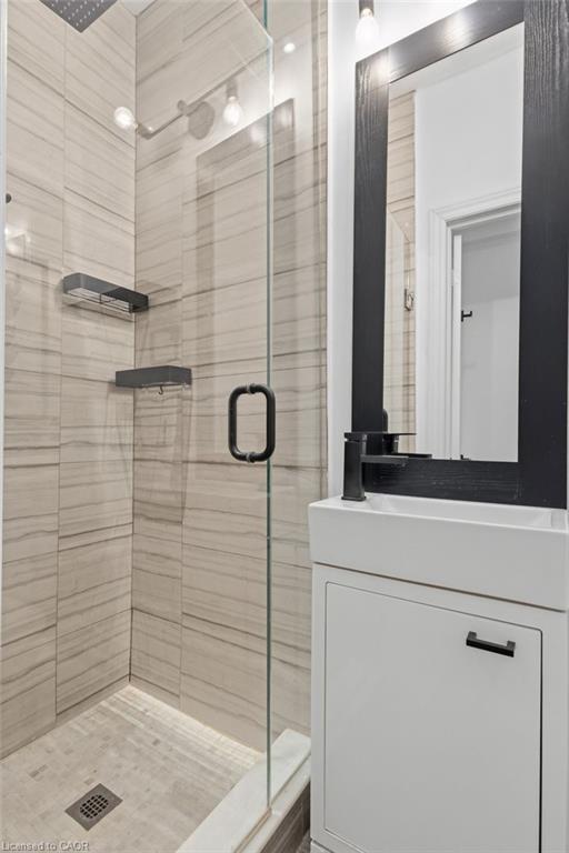 71 Glendale Avenue N, Hamilton, ON - Indoor Photo Showing Bathroom