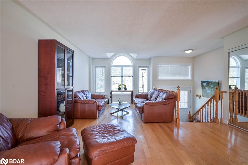 12 Langevin Drive, Wasaga Beach, ON - Indoor Photo Showing Living Room