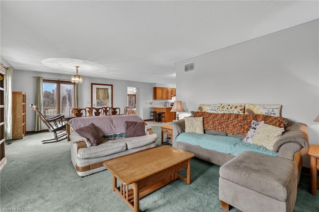 713 Haldimand Rd 17, Dunnville, ON - Indoor Photo Showing Living Room