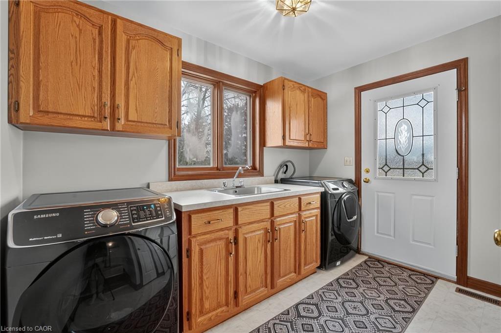 713 Haldimand Rd 17, Dunnville, ON - Indoor Photo Showing Laundry Room