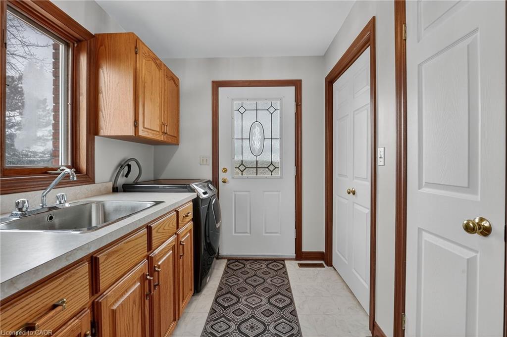 713 Haldimand Rd 17, Dunnville, ON - Indoor Photo Showing Kitchen