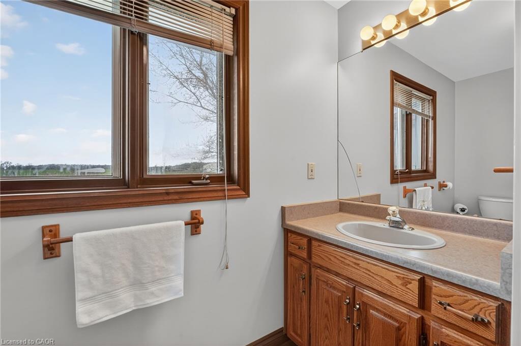 713 Haldimand Rd 17, Dunnville, ON - Indoor Photo Showing Bathroom