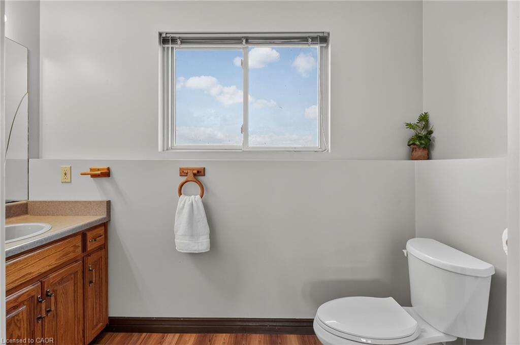 713 Haldimand Rd 17, Dunnville, ON - Indoor Photo Showing Bathroom