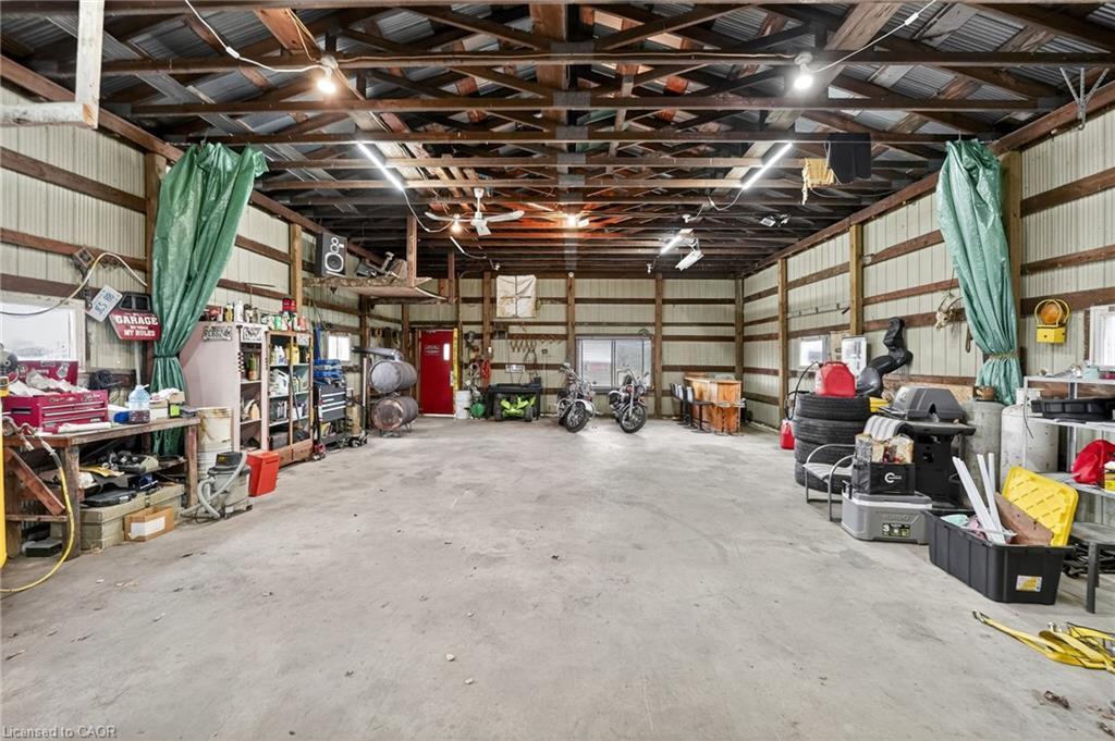 713 Haldimand Rd 17, Dunnville, ON - Indoor Photo Showing Garage