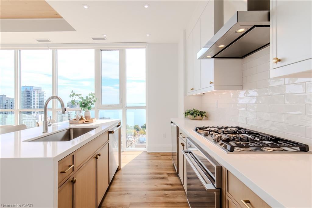 2102-2007 James Street, Burlington, ON - Indoor Photo Showing Kitchen With Upgraded Kitchen