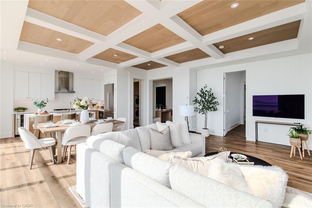 2102-2007 James Street, Burlington, ON - Indoor Photo Showing Living Room