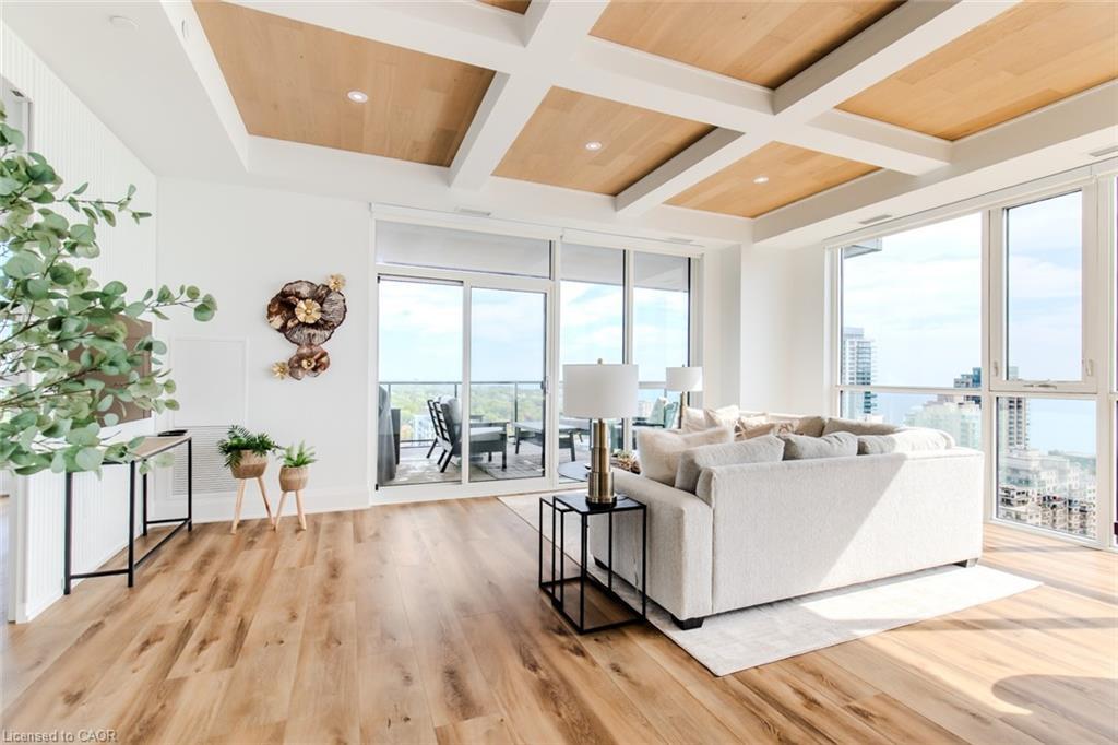 2102-2007 James Street, Burlington, ON - Indoor Photo Showing Living Room