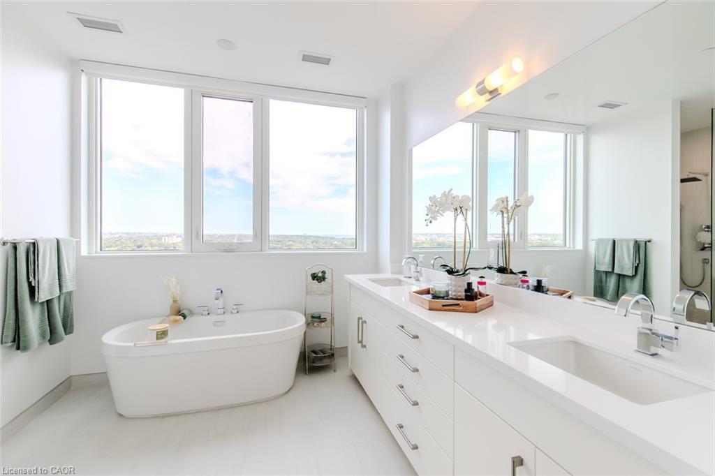 2102-2007 James Street, Burlington, ON - Indoor Photo Showing Bathroom