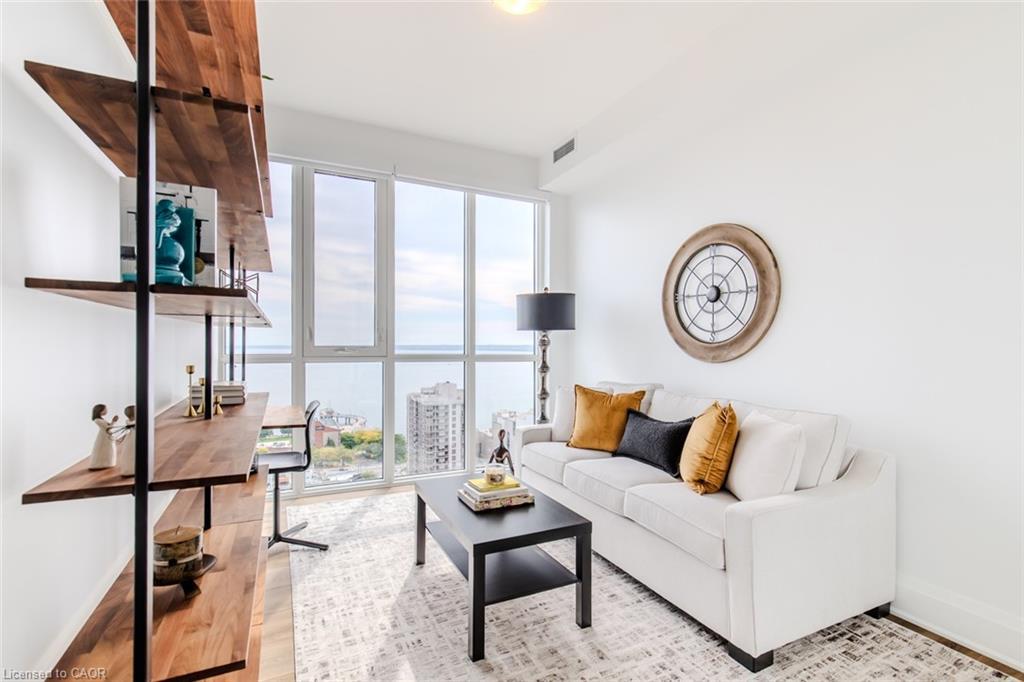 2102-2007 James Street, Burlington, ON - Indoor Photo Showing Living Room