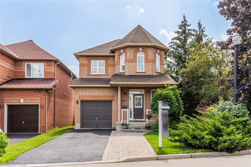 109 Peachwood Crescent, Stoney Creek, ON - Outdoor With Facade