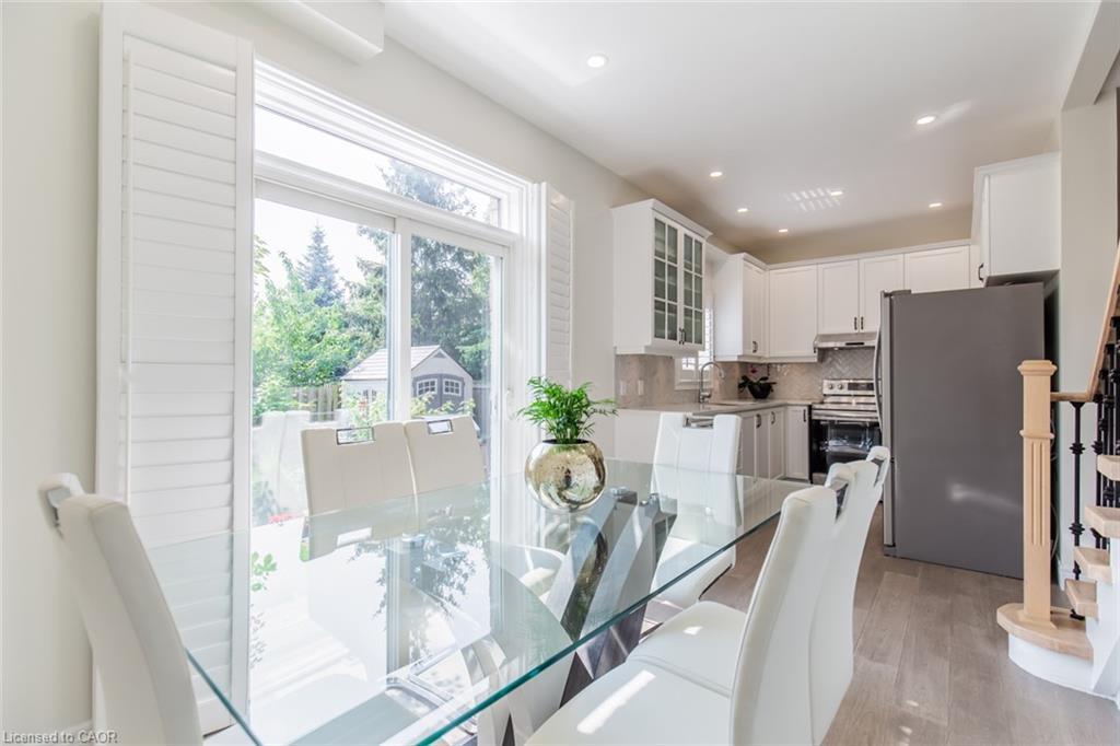 109 Peachwood Crescent, Stoney Creek, ON - Indoor Photo Showing Dining Room