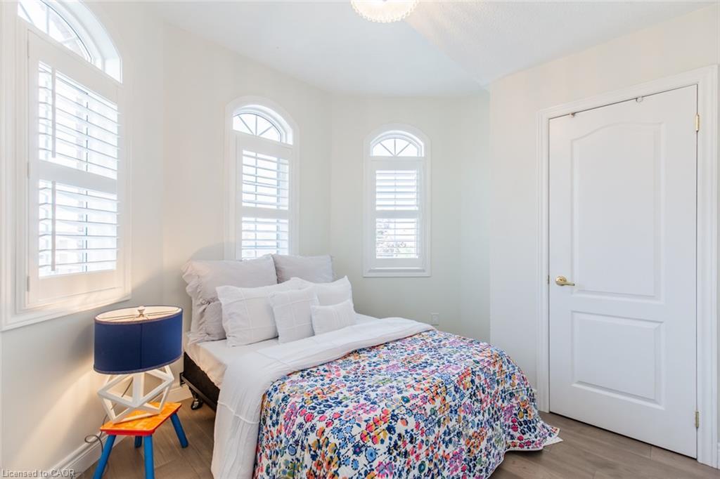 109 Peachwood Crescent, Stoney Creek, ON - Indoor Photo Showing Bedroom