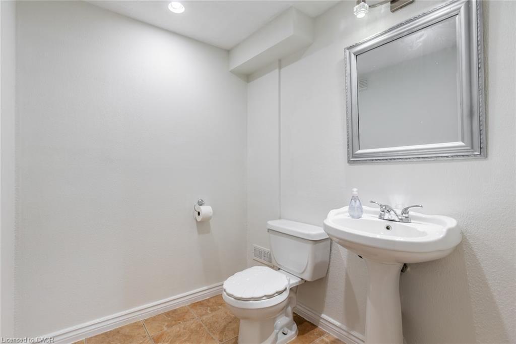 109 Peachwood Crescent, Stoney Creek, ON - Indoor Photo Showing Bathroom