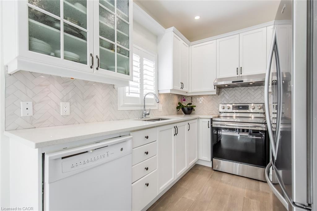 109 Peachwood Crescent, Stoney Creek, ON - Indoor Photo Showing Kitchen