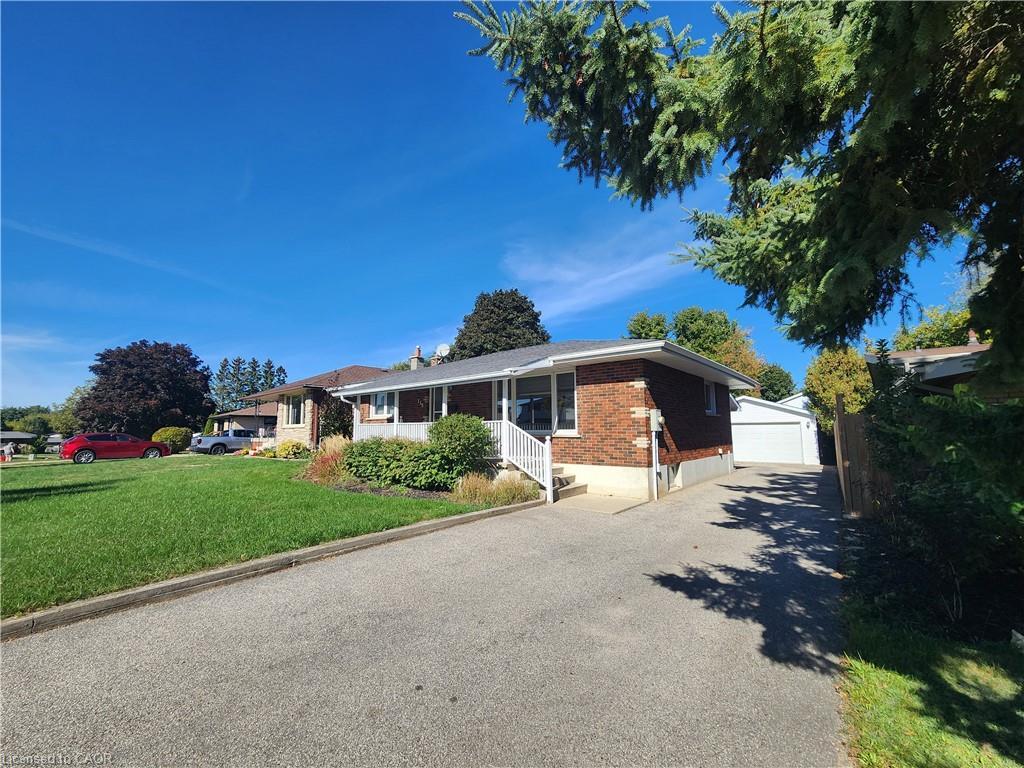 130 Balmoral Drive, Brantford, ON - Outdoor