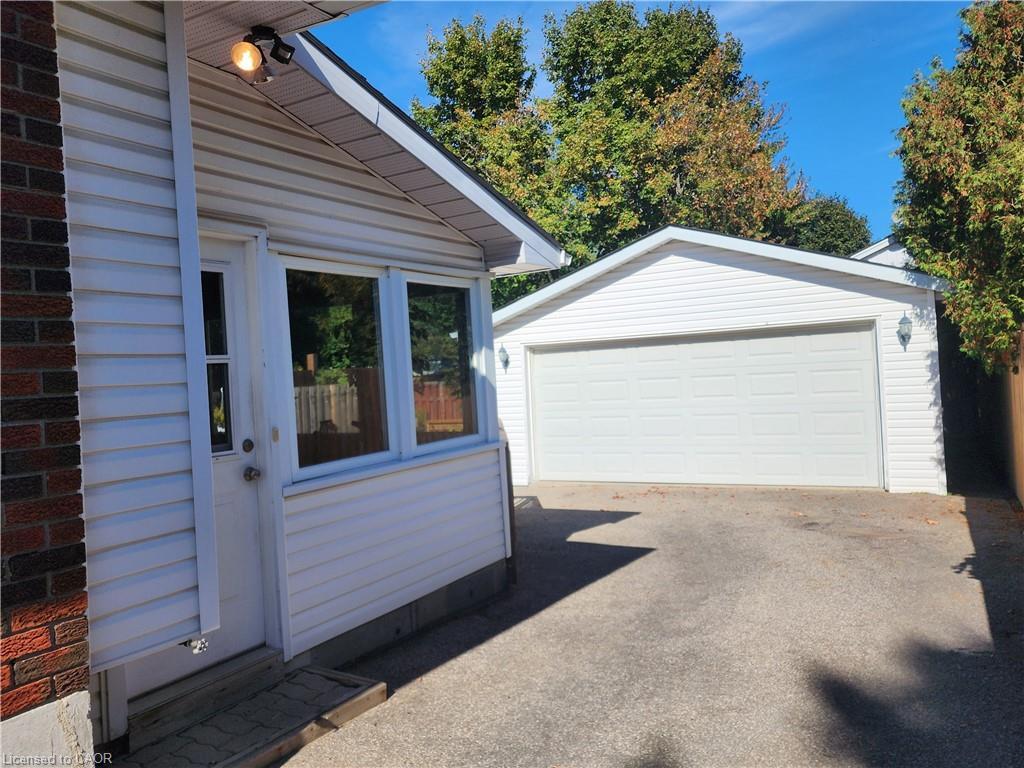 130 Balmoral Drive, Brantford, ON - Outdoor With Exterior